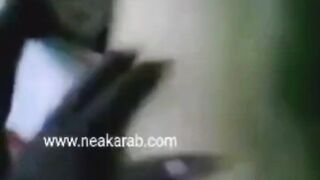 العرباوي سكر من كتر شرب الخمره وقام هو يرقص للموس فدوه مسكها  سكس عربي من شعرها و دخل زبر كله في بوقها لحد ماجبهم