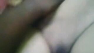 العرباوي سكر من كتر شرب الخمره وقام هو يرقص للموس فدوه مسكها  سكس عربي من شعرها و دخل زبر كله في بوقها لحد ماجبهم