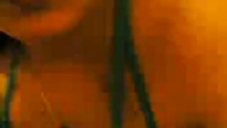 الشرموطه بترقصلي شرقي بطقم الداخلي و هي مسكه السجاره  سكس مصري و عماله تتشرمط و تتعالق عليا هيجتني عليها فشخ بنت المتناكه