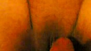 الشرموطه بترقصلي شرقي بطقم الداخلي و هي مسكه السجاره  سكس مصري و عماله تتشرمط و تتعالق عليا هيجتني عليها فشخ بنت المتناكه