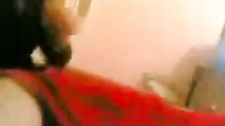 الهايجه عامله نفسها مكسوفه عشان بصورها منتديات سكس  وهي عريانه وفشخ نفسها علي السرير بتقولي تعال نكني يلا افشخ كسي