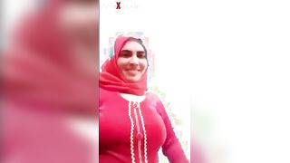قحبة الشرقيه المربربه بتصور نفسها ل عشيقها بتفرجوا  منتديات سكس علي بزازها الكبيره و كسها المنفوخ وهي عماله تدعك و تفرك فيه