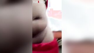 قحبة الشرقيه المربربه بتصور نفسها ل عشيقها بتفرجوا  منتديات سكس علي بزازها الكبيره و كسها المنفوخ وهي عماله تدعك و تفرك فيه