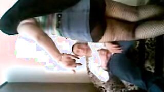 المنيوكه لابسه طقم فاجر تحت العبايه مرضيتش تخلع الشورت نزلتوا  منتديات سكس بس و قعدت علي زبري فشخت كسها نيك مموس مصريه