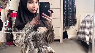 القحبه الحييانه ام كس شرقانه مثبت الزبر الصناعي علي الارض  منتديات سكس و قعده عليه فشخ كسها الهايج نيك عنيف لحد ماجبتهم