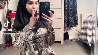 القحبه الحييانه ام كس شرقانه مثبت الزبر الصناعي علي الارض  منتديات سكس و قعده عليه فشخ كسها الهايج نيك عنيف لحد ماجبتهم