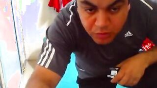 مدحت صاحي الكافيه بيغفل الشراميط و بيصورهم وهو بينكها  منتديات سكس و بيفشخ اكساسهم الهايجه قعده علي ركبها و بتبلع زبر كله في بوقها