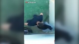 سمعت صوت غريب من الشباك لاقيت اختي المموس مذنوقه من  xnxx xxnxx مصري صاحبها تحت و مخلعها البنطلون عمال ينيك فيها لحد ماجبهم