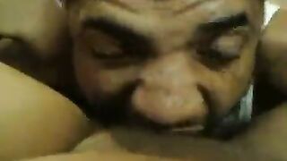 العنتيل الفحل ماسك كس المموس حطوا كله في بوقها وعمال يمص و يلحس فيه و بيدخل لسانوا جوا كسها الهايجه لحد ماجبتهم xnxx xxnxx مصري