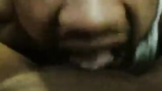 العنتيل الفحل ماسك كس المموس حطوا كله في بوقها وعمال يمص و يلحس فيه و بيدخل لسانوا جوا كسها الهايجه لحد ماجبتهم xnxx xxnxx مصري