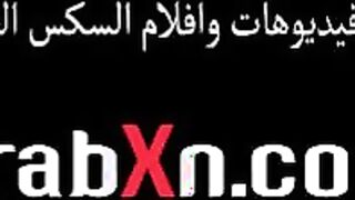الهايج غفل جارتوا المموس  سكس تويتر و صورها وهي عريانه ملط و واقفه علي الحيطه عمال يضربها بعنف وهو بينكها وفاشخ كسها