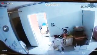 الشرموطه كانت جايبه عشيقها في البيت  سكس مصري جامد و جوزها جاب اهله و خلهم قفشوها وهي معا و عريانه ملط و بتقولوا مفيش حاجه