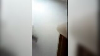 المموس ام كس شرقان  قعده علي زبر عشيقها الزبير  سكس مصري جامد و عماله ترزع بكسها في زبر جامد و تقولي يلا هجبهم اهم ارزع جامد