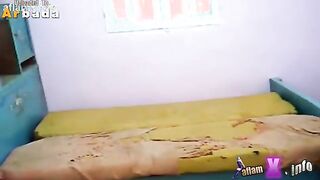 الحاج غفل الشرموطه بتاعتوا وخدها شقه مفروشه عشان يصورها وهي سكس مصري جامد  نايمه معا هايج عليها و نزل لحس و مص في كسها