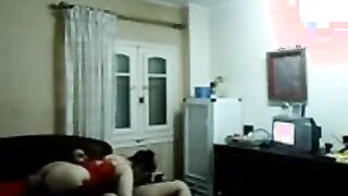 المموس راحت ل عشيقها البيت و مكنتش تعرف انوا هيغفلها  سكس مصري جديد ويصورها وهي معا علي السرير وفاشخ كسها الممحون نيك