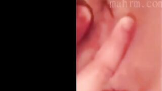 لبوه كبيره في السن نايمه علي السرير وفشخ كسها الهايج  دعك و بعبص بتقولوا كان نفسي انت اللي دخل صباعك في كسي xnxx مصري