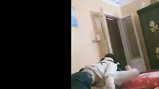 المموس ندي راحت ل احمد سكس سوداني  صاحبها الشقه مسكها خلعها البنطلون و دخل زبر في طيزها بالعافيه  وهي عماله تصوت