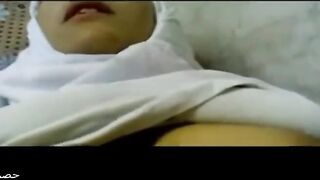 دكتور خالد الزبير >نق الممرضه سكس سعودي  المموس جوا غرفة الكشف في العياده وفشخ كسها الهايج نيك وهي عماله تقولوا براحه ياخالد