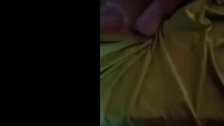 بنت المتناكه راكبه فوق زبري عامله زي الكلبه  سكس العرب المسعوره كسها سخن فشخ عماله ترزع نفسها بعنف علي زبري قحبه مصريه