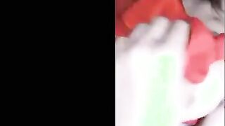 الشرموطه بتكلم جوز اختها و هي عماله تلعب سكس العرب  في بزازها و تعصر فيهم وتقولوا مش هتيجي ترضع من بزي قحبه مصريه