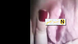 المموس بعتالي فيديو و بتقولي نفسي بزازي  تيجي تريح كسي اوووف انا كسي مولع نااار عايز يتفشخ نيك من زبرك وبتفرجني علي كسها