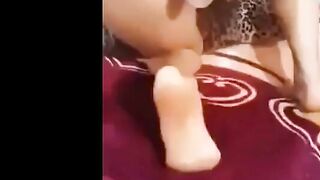 شرموطه سعوديه فاجره نيييك المموس مفلقس  بزازي طيزها لكاميرا و مدخل ازازة اسبراي جوا طيزها الشرموطه شفطها كله