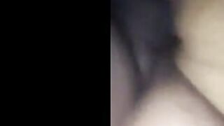 المتناكه نايمه تحت مني بزازي  وانا عمال ارزع بزبري في كسها المولع وهي بتصوت و بتتشرمط عليا عايزني افشخها اكتر
