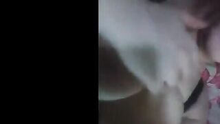 الهايجه ام كس شرقان نايمه علي ضهرها و عامله احلي  بزازي مكالمه سكس فشخ كسها المولع دعك وبعبصه نزلت لبن كتير فشخ
