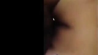 القحبه مرافت واقفه علي الحيطه مفلقس طيزها و عماله تهزها ل عشيقها بتهيجوا عليها مسكها من وسطها فشخ كسها xnxx عراقي