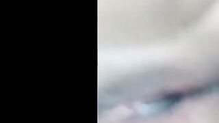المتناكه ام بزاز كبيره فاتحه لايف نااار وهي نايمه علي السرير عريانه ملط و بتلعب في حلمة بزازها نزلت لبن كتير  xnxx عربي