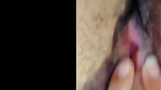 فريده الحيحانه بعت فيديو ل حبيبها و عمالها تشد في بزازها و تفرك في كسها المشعر كسها احمر اوي نزل لبن كتير xnxxعراقي