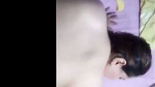 فرواله الحيحانه نايمه علي بطنها مفلقس طيزها الكبيره و عشيقها الزبير فشخها نيك في كسها و طيزها لبوه مصريه xnxxعربي