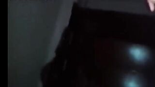 اللبوه سكرانه نيييك  وقعده علي زبري عماله تتشرمطه عليا اللبوه بتفرك بكسها علي زبري خلتني طيرت لبني في وشها xnxxمصري