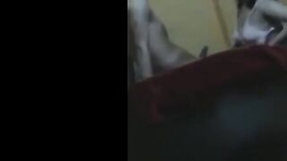 صورت اخويا الهايج بزازي وهو جايب لبوه في البيت وفاكر محدش موجود لاقيت عمال يتحايل عليها عشان ينكها في طيزها