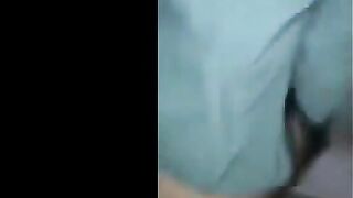 المتناكه خطيبتي طلعت بليل قبلتني علي السلم مسكها خلتها فتحت طيزها  سكس شرمها و دخلت زبري كلوا فيه لحد ما نزلت لبني جواها