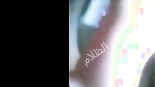 قحبه صغيره اندر ايدج قعده علي الارض بتصور سكس شرمها كسها المشعر و هي فاشخه دعك و فرك بتضرب سبعه ونص لبوه سعوديه