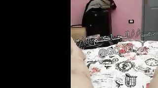 شرموطه كبيره في السن مربربه المتناكه لازم تحط روج قبل سكس عراقي  ما تتناك قولتلها تعالي مصي زبري بالروج قحبه مصريه