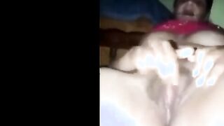 الشرموطه نوسه بتكلم عشيقها فيديو كووول  سكس مصرى وشغاله دعك و بعبصه في كسها الهايج المموس شهوتها عاليه نزلت لبن كتير