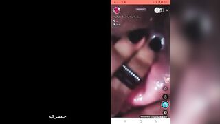 فوفه المتناكه شرموطة تانجو لايف قعده في  سكس مصرى غرفة البرايفت فشخ كسها بعبصه و عماله تقول ل رجاله طيروا اللبن علي كسي