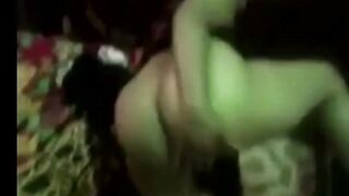 المتناكه واقفالي مفلقس طيزها وعماله سكس مصرى  تبعبص نفسها و تقولي يلا تعالي نكني بقي كسي مولع  مسكتها فشختها نيك