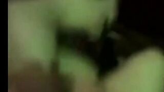 المتناكه واقفالي مفلقس طيزها وعماله سكس مصرى  تبعبص نفسها و تقولي يلا تعالي نكني بقي كسي مولع  مسكتها فشختها نيك
