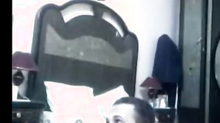 الصعيدي الفحل نايم مع وحده قد امها عندها فوق ال60سنه  سكس مصري جامد اوي و اللبوه كسها مستحمل الرزع والفرك لبوه ممحونه كبيره في السن