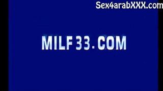 بنت المتناكه شهوتها عاليه اوي و كسها هايج عشان  سكس مصري جامد جدا كده بحبها مسكتها فشختها نيك لحد ما جبتهم و دخلت تحميني عشان نعمل التاني
