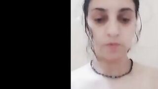 اللبوه الممحونه ام كس شرقان بتثصور نفسها فيديو لخطيبها وهي سكس مصري جامد جدا  في الحمام و فشخ بزازها لحس و مص ومسك جزره بدخلها في طيزها