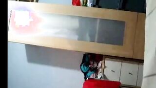 شرموطه صغيره اندر سكس مصري جامد  ايدج بعت فيديو ل صاحبها بتفرجوا علي بزازها الصغير و كسها المشعر قحبه مصريه ممحونه نيك