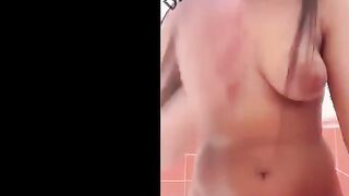 ام عبالله القحبه بتكلم عشيقها فيديو سكس مصري جامد  وهي عريانه ملط و بترقص شرقي المموس جسمها كيرفي جامد نيييك لبوه سعوديه ممحونه