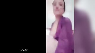 الشرموطه بتكلم  سكس مصري جامد عشيقها فيديو كوول وبتفرجوا علي قمصان نومها عشان يختار واحد لم تروحلوا ينكها تكون لابسه