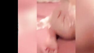 الشرموطه الهايجه ام تتو بتصور سكس مصري جامد  نفسها في المرايا وهي عريانه ملط  وعماله تعصر في بزازها و تبعبص في كسها الهايج