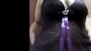 القحبه المصريه الممحونه ام كس هايج بتكلم  سكس مصري جامد عشيقها فيديو و هي لابسه قميص نوم موف خلعتوا و بتقولوا يلا نيك نيك اوي