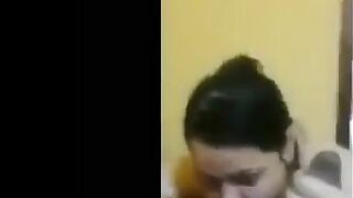 المتناكه ليلي قعده بين رجلي عماله ترضع  سكس مصري جامد في زبري و تمص في بضاني المتناكه بتحب تتضرب علي وشها وتتهان وانا بنكها